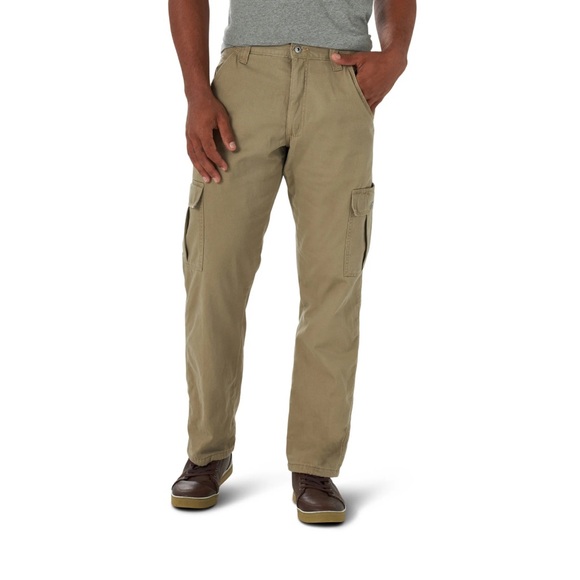 Wrangler Men's Relaxed Fit Fleece Lined Cargo Pant Size 42x30 - Picture 1 of 7